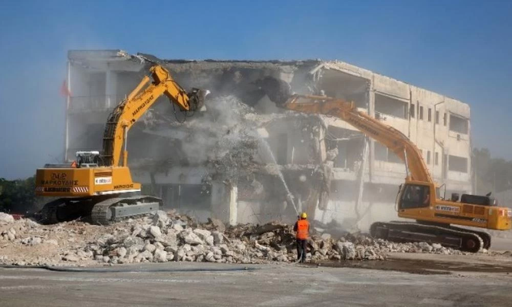 Ελληνικό: Κατεδαφίστηκαν τα κτίρια στο πρώην δυτικό αεροδρόμιο